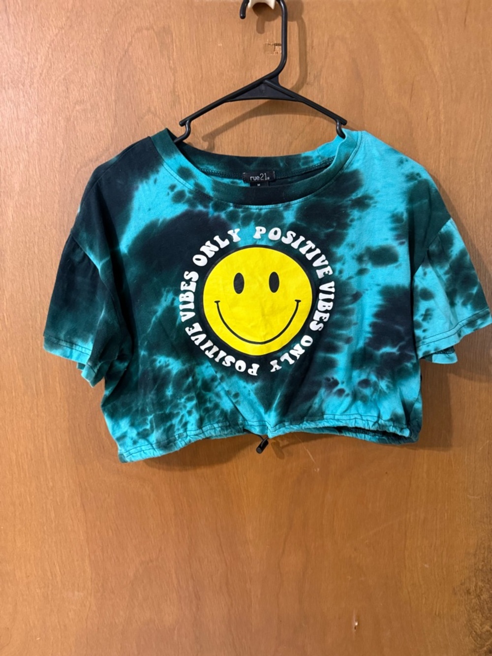 Rue21 Teal & Black Tie-Dye Cropped Tee with Yellow Smiley